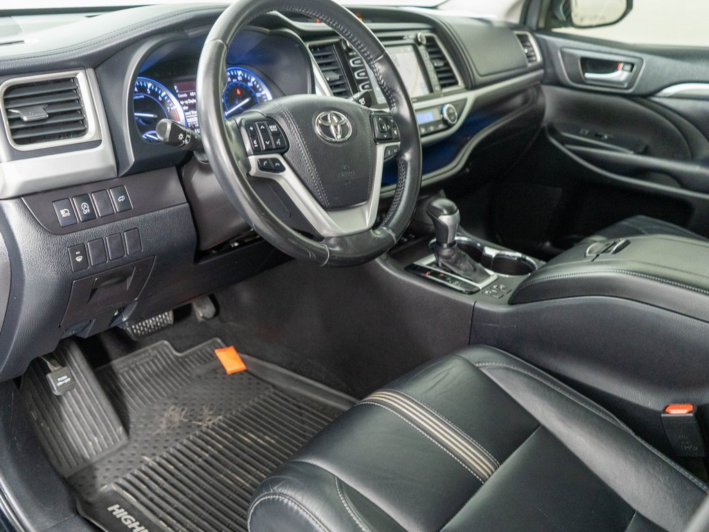 Used 2018 Toyota Highlander SE image 14