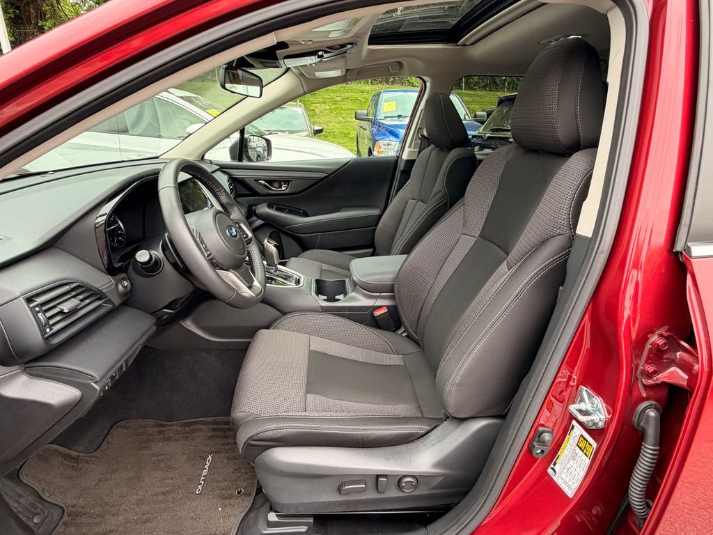 Used 2025 Subaru Outback Premium AWD/4WD image 31