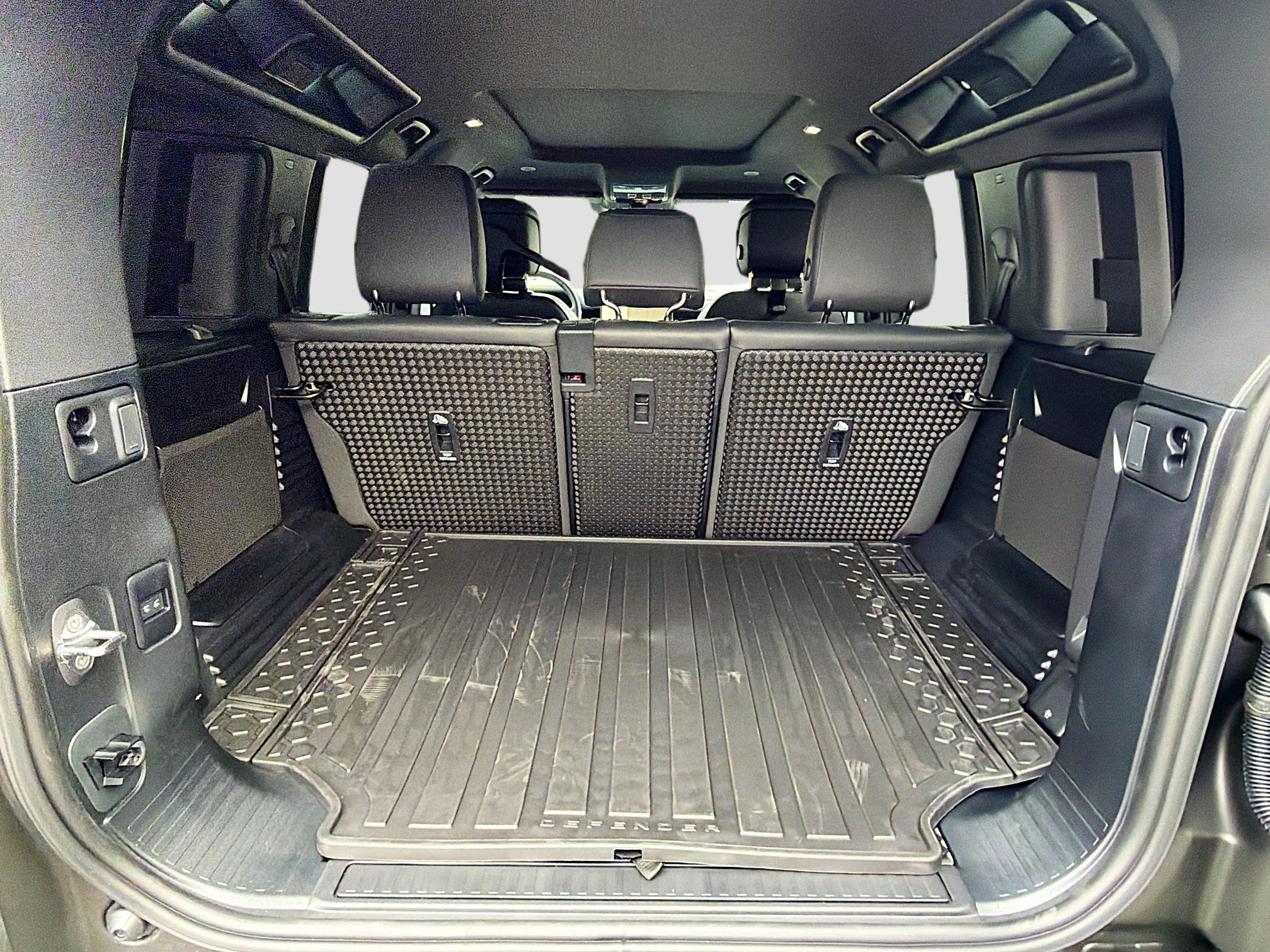 New 2026 Land Rover Defender 110 Trophy Edition AWD/4WD image 10