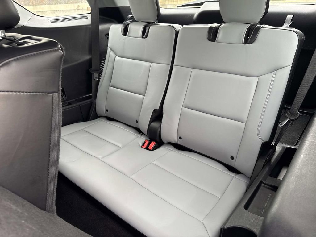 Used 2021 Ford Explorer XLT w/ Equipment Group 202A image 16