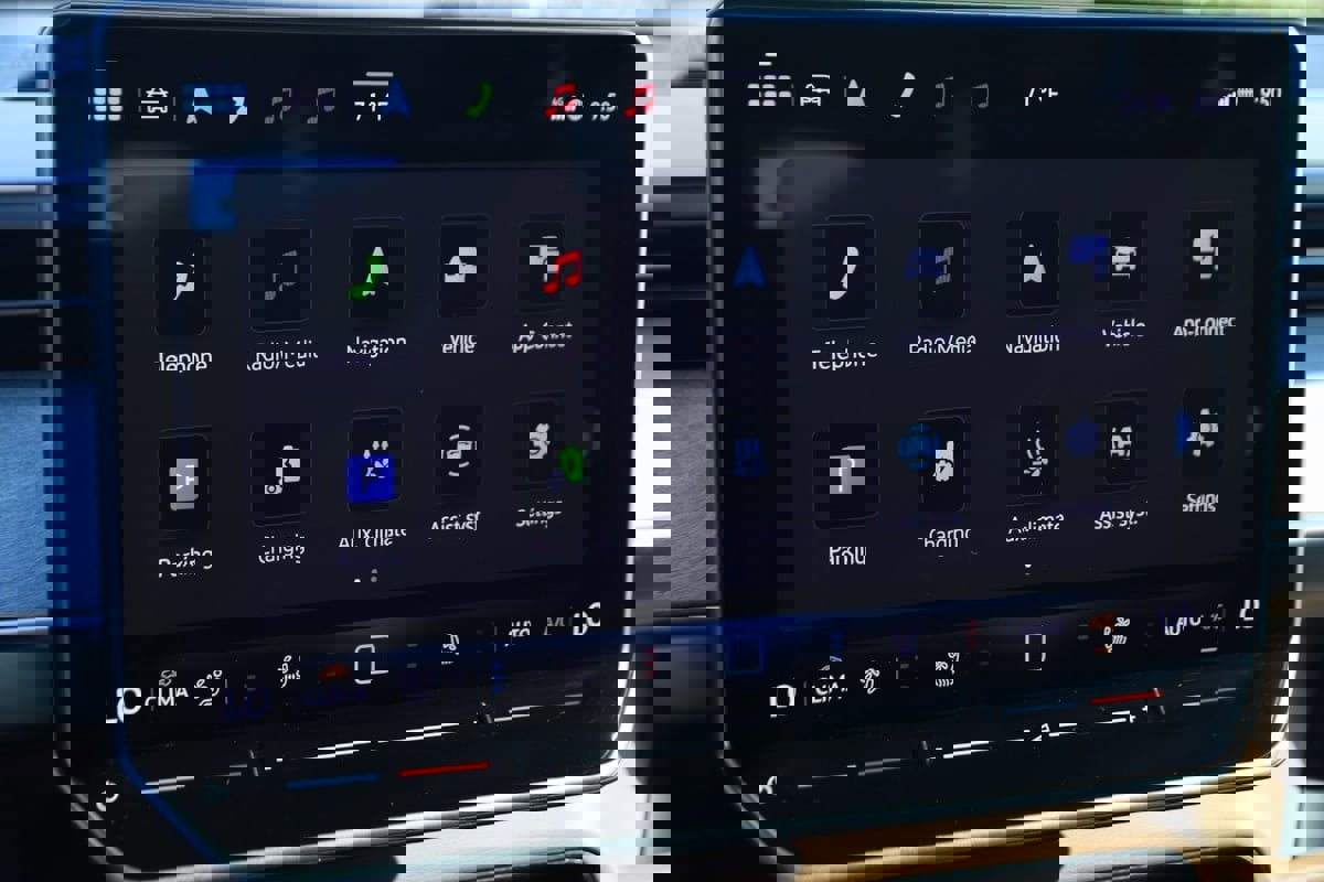 Used 2025 Volkswagen ID. Buzz Pro S image 45