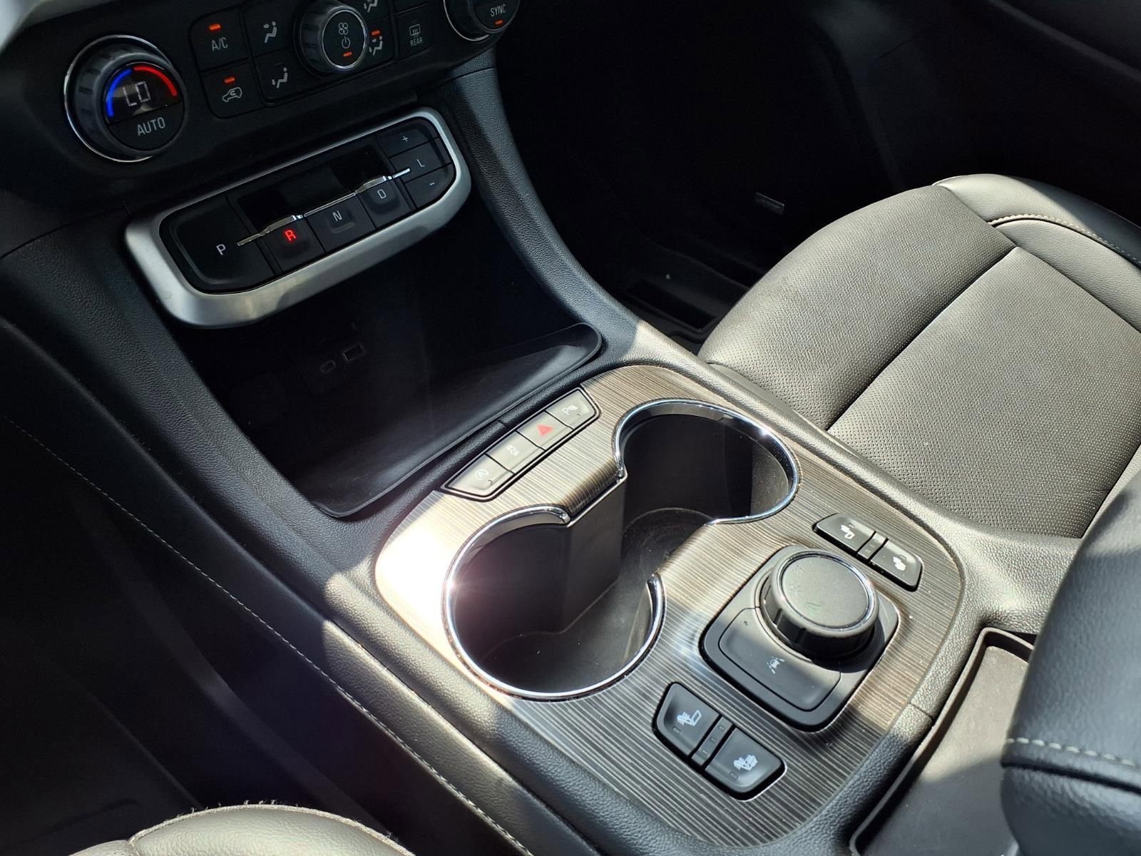 Used 2021 GMC Acadia SLT image 25