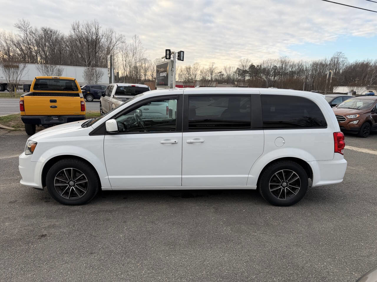 Used 2019 Dodge Grand Caravan GT FWD image 5