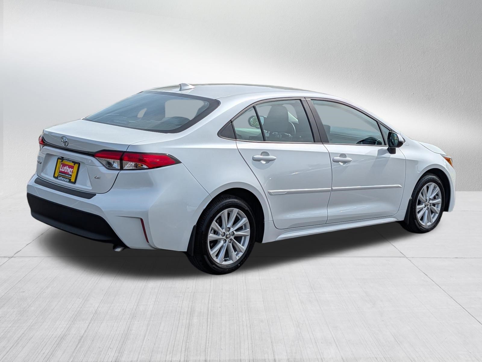 Used 2025 Toyota Corolla LE w/ LE Premium Package FWD image 7