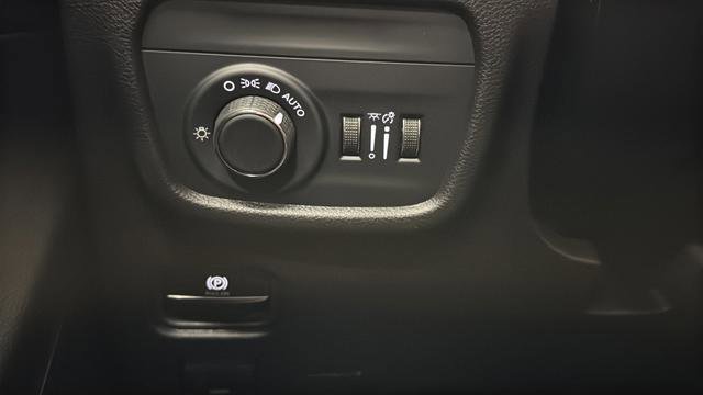 New 2026 Jeep Grand Cherokee Altitude AWD/4WD image 37