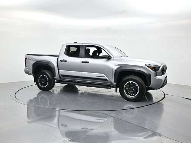 Used 2024 Toyota Tacoma TRD Off-Road AWD/4WD image 3