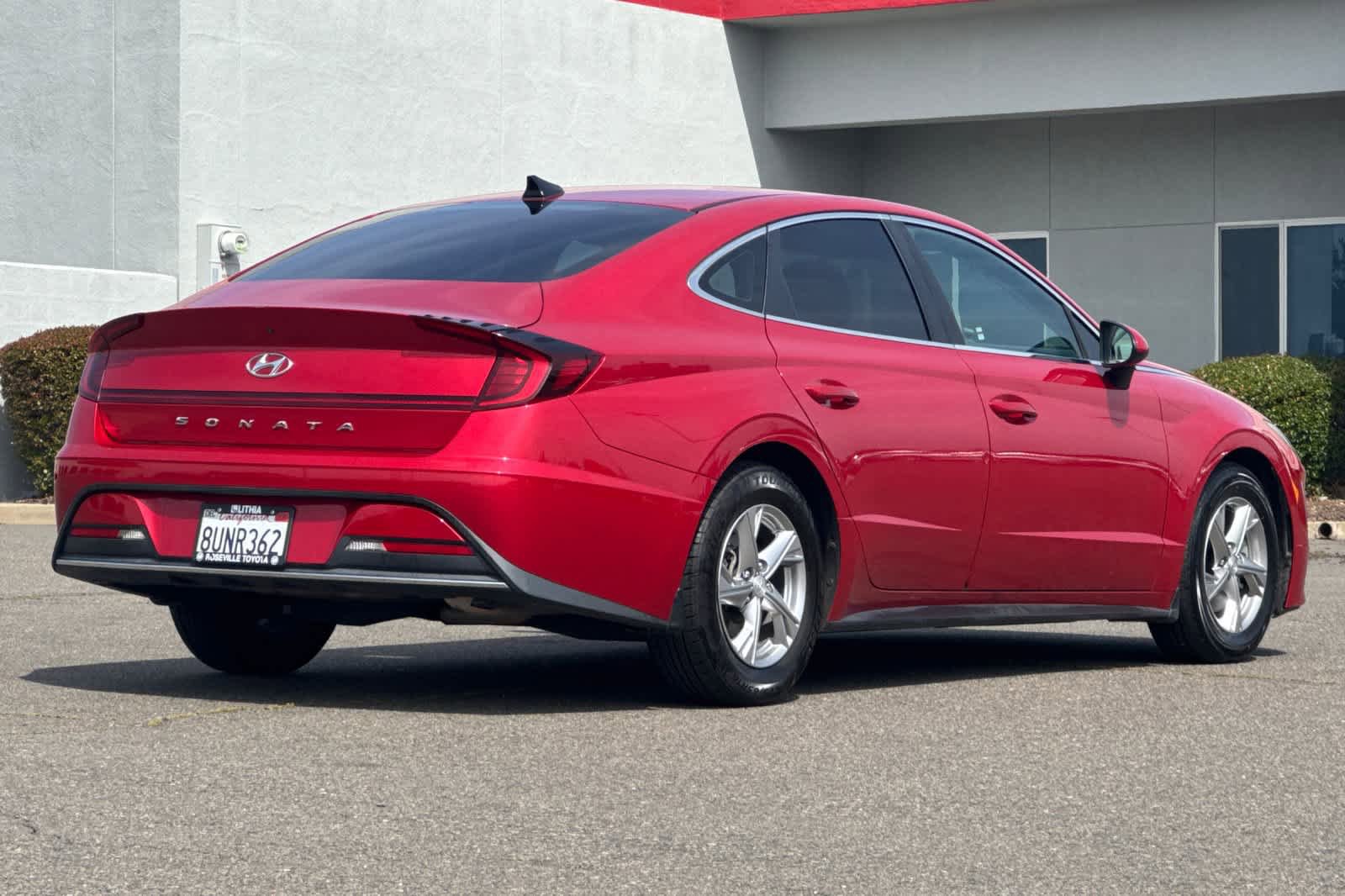 Used 2021 Hyundai Sonata SE FWD image 2
