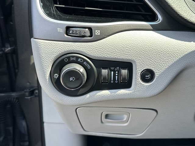 Used 2021 Jeep Cherokee Limited FWD image 28