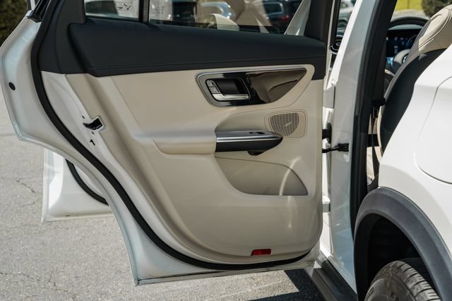 Used 2025 Mercedes-Benz GLC 350e 4MATIC image 36