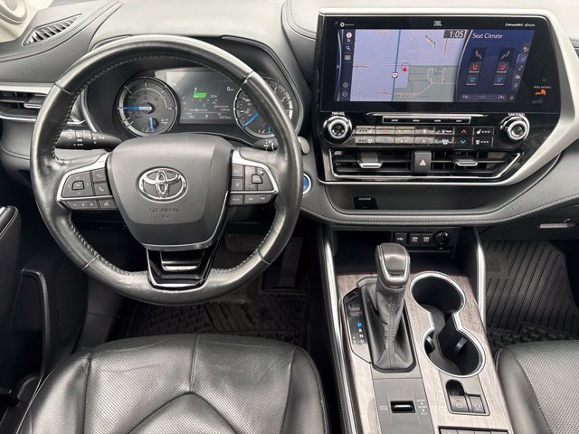 Used 2020 Toyota Highlander Platinum AWD/4WD image 3