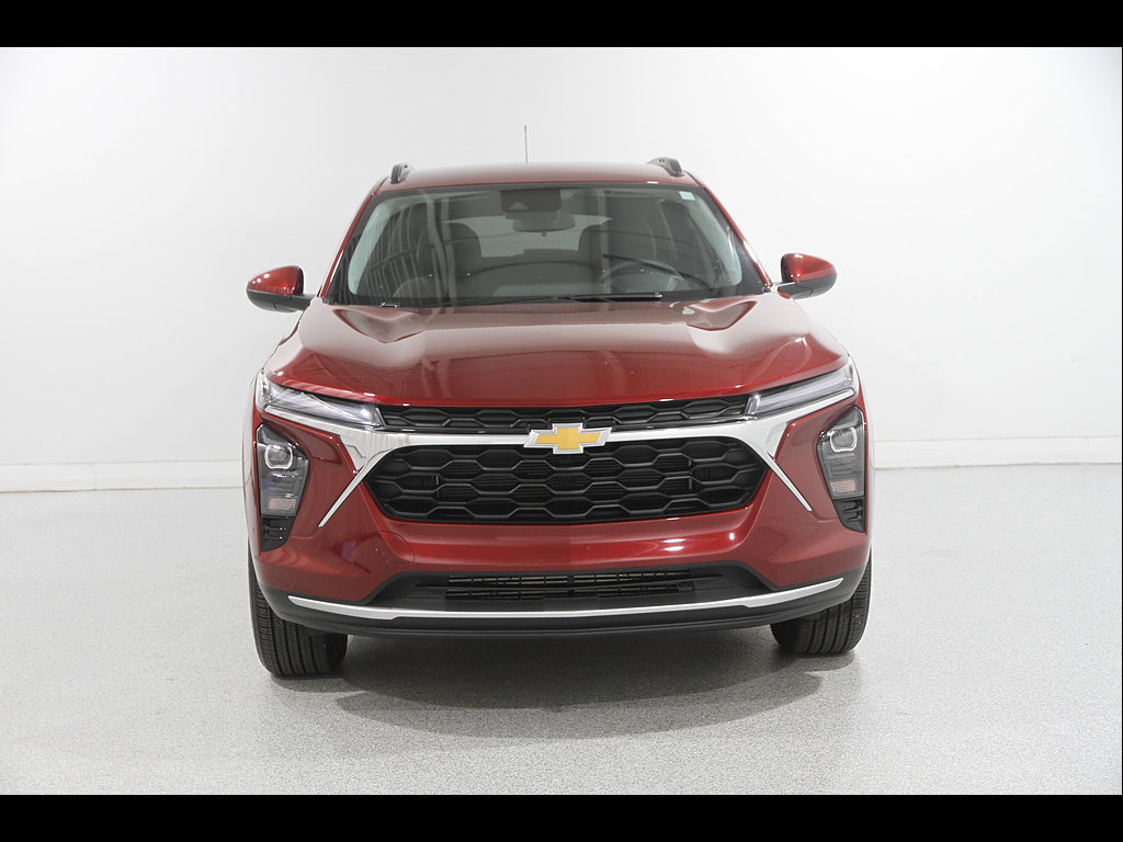 Certified 2024 Chevrolet Trax LT w/ Driver Confidence Package FWD image 2