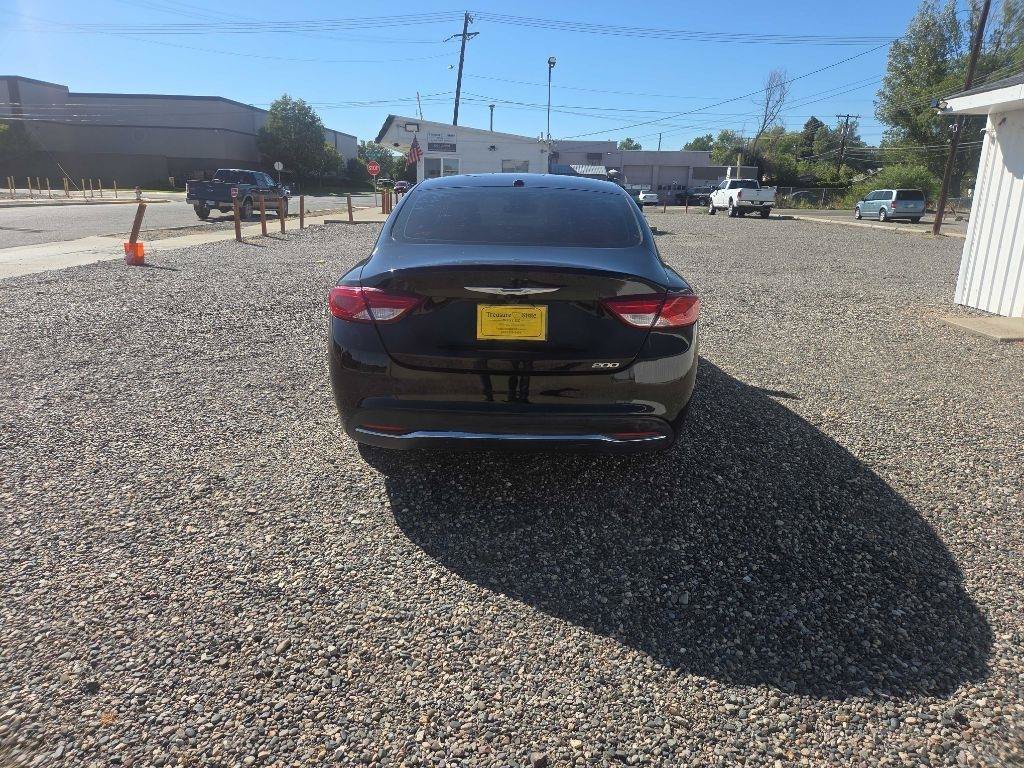 Used 2015 Chrysler 200 Limited w/ Convenience Group FWD image 4