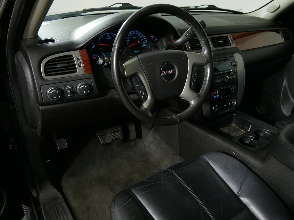 Used 2013 GMC Yukon SLT w/ SLT-2 Equipment Package AWD/4WD image 12