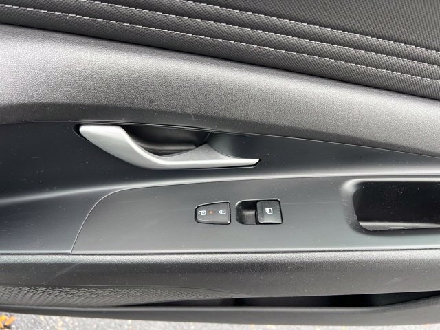 Used 2025 Hyundai Elantra SEL FWD image 32