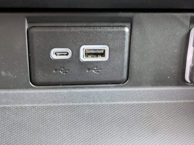 Used 2024 GMC Yukon XL SLT image 25