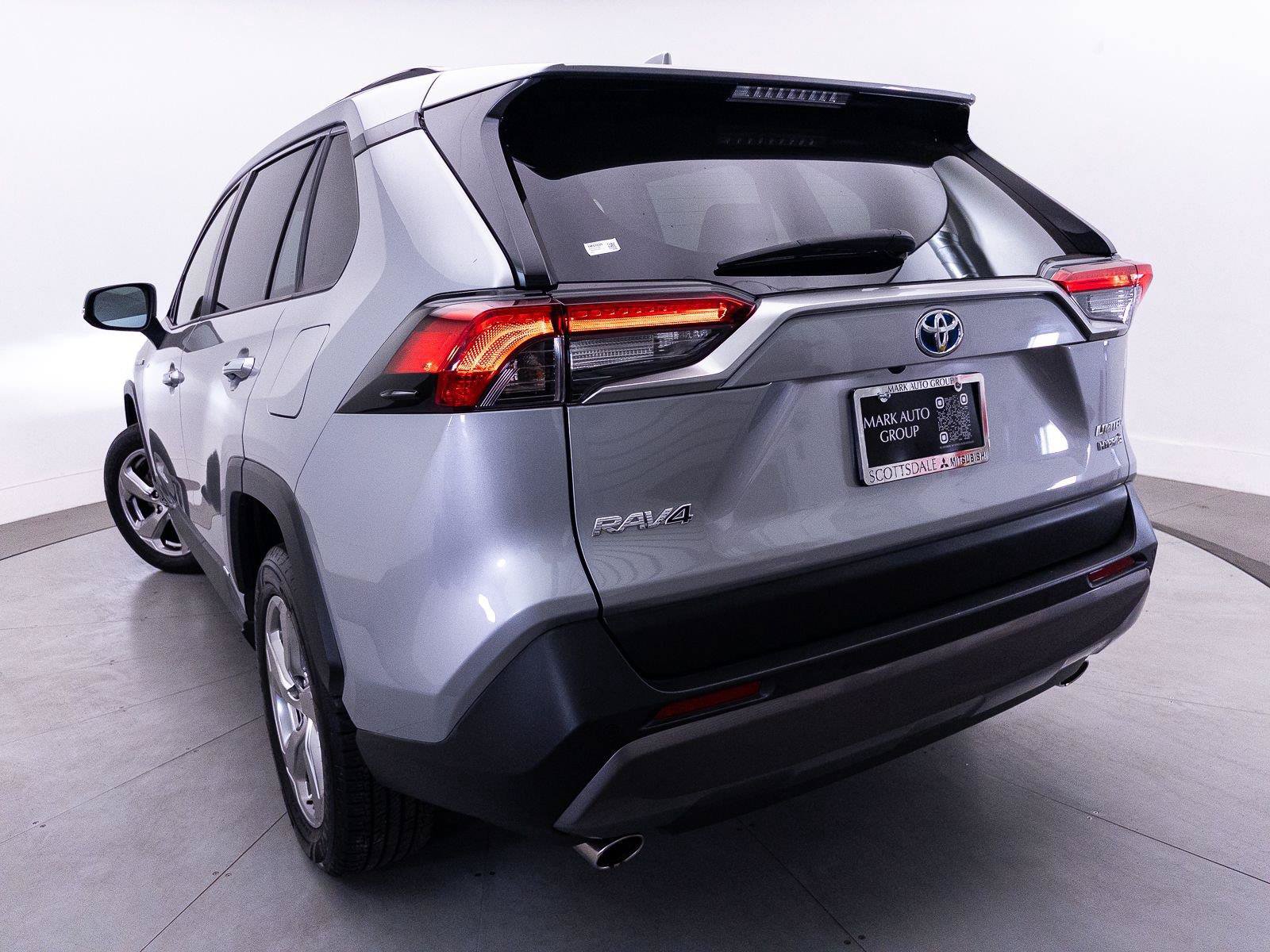 Used 2019 Toyota RAV4 Limited w/ Carpet Mat Package AWD/4WD image 6