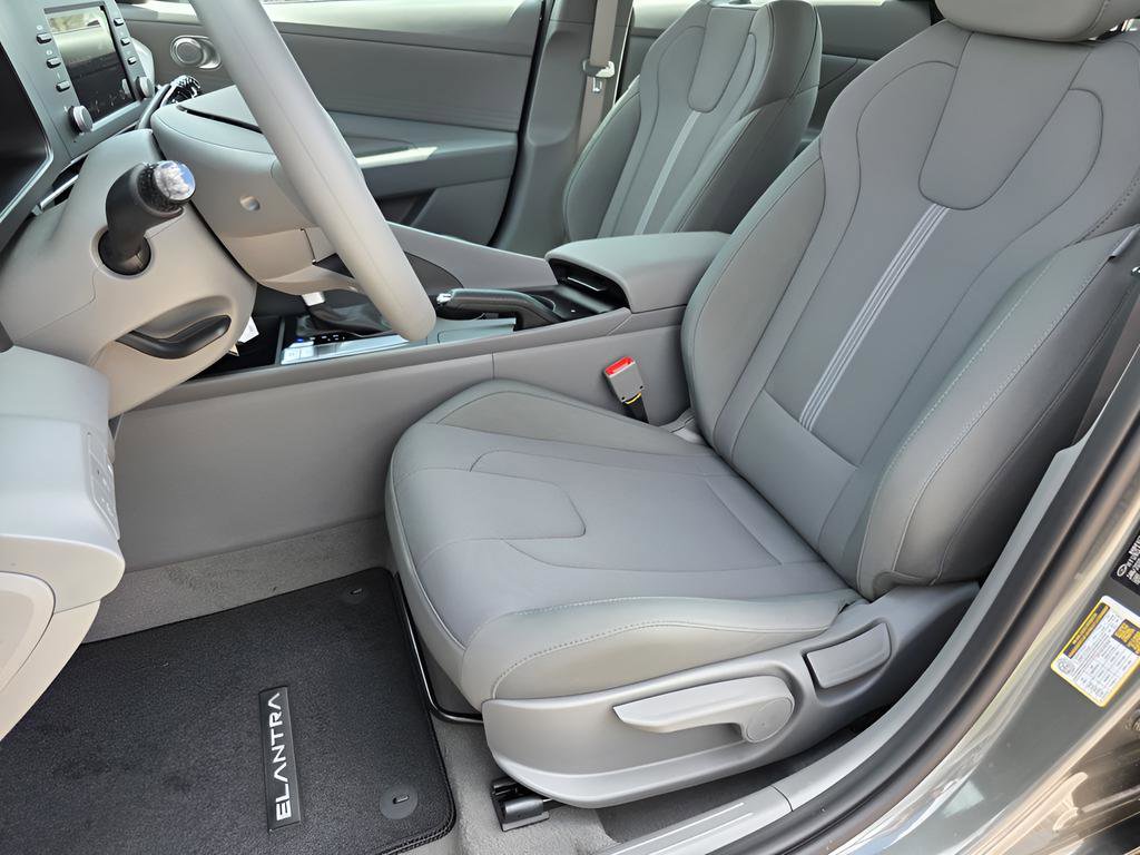 New 2026 Hyundai Elantra SE w/ Cargo Package image 13