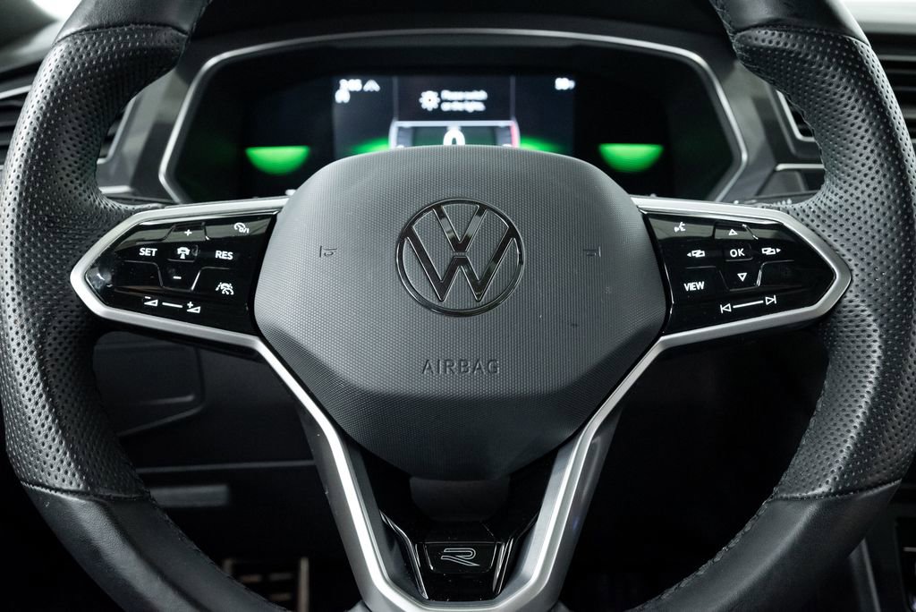 Used 2022 Volkswagen Tiguan SE R-Line image 12
