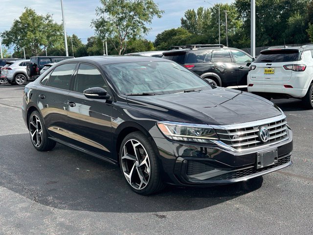 Used 2021 Volkswagen Passat 2.0T R-Line FWD image 3