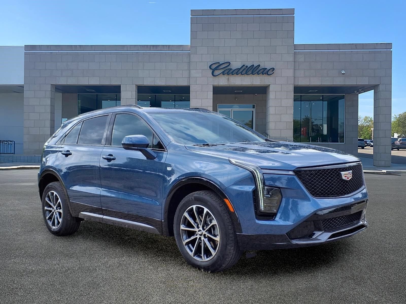 Used 2024 Cadillac XT4 Sport w/ LPO, Floor Liner Package FWD image 3