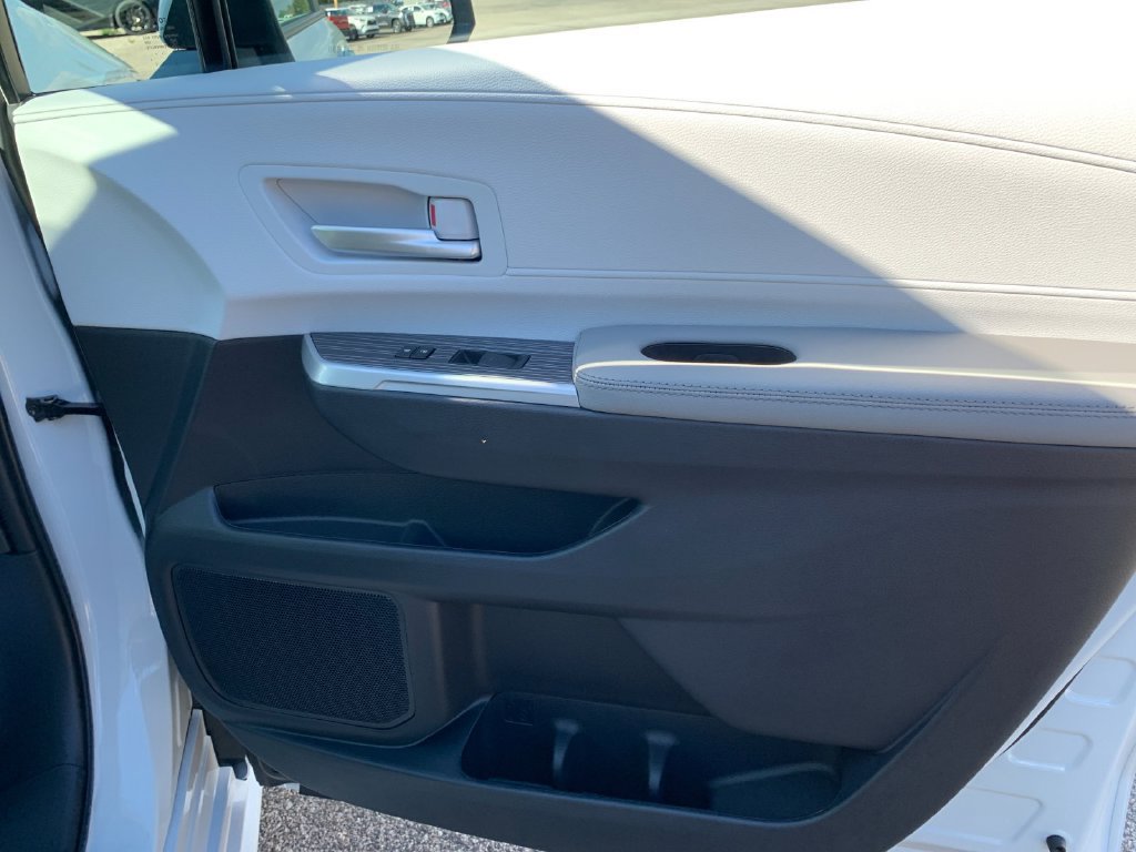 New 2026 Toyota Sienna XLE AWD/4WD image 19