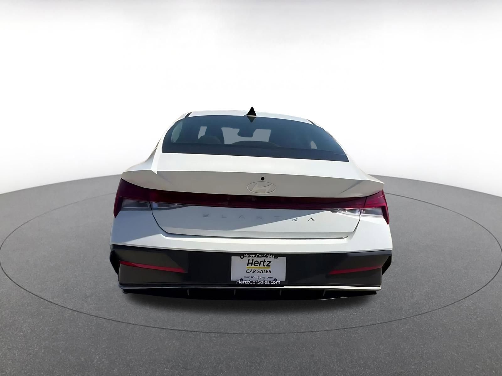 Used 2025 Hyundai Elantra SEL image 12