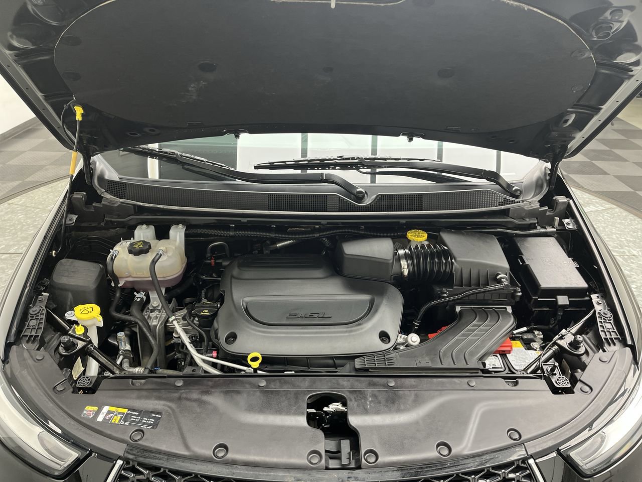 Used 2024 Chrysler Pacifica Touring-L FWD image 27