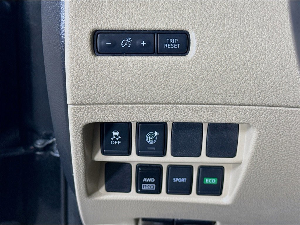 Used 2017 Nissan Rogue SV image 18