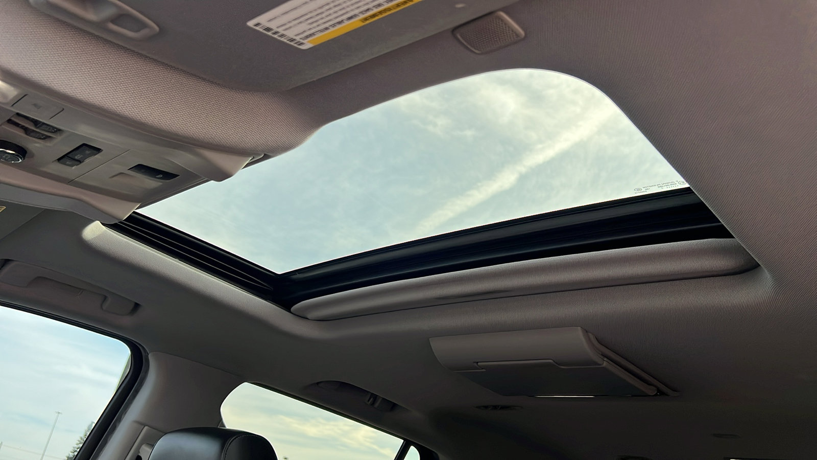 Used 2017 Cadillac Escalade Premium Luxury image 33