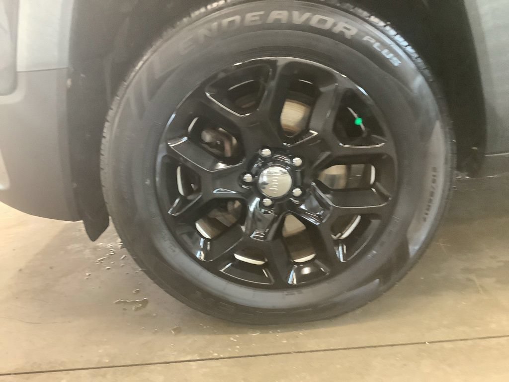 Used 2017 Jeep Renegade Latitude AWD/4WD image 26