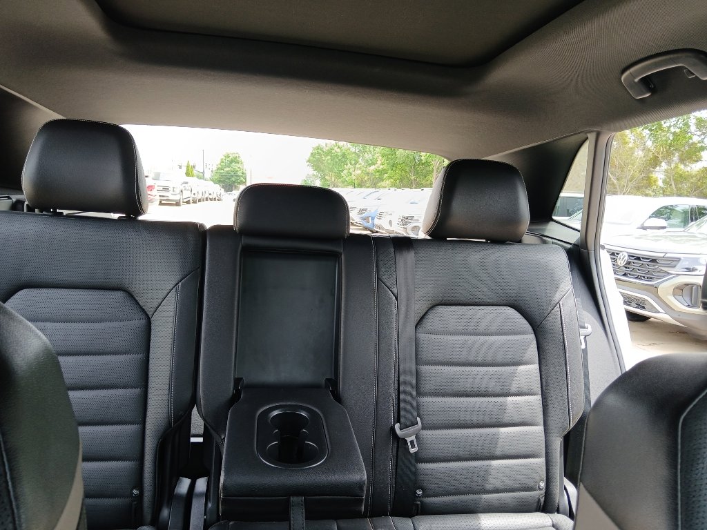 Used 2023 Volkswagen Atlas Cross Sport SEL Premium R-Line AWD/4WD image 26