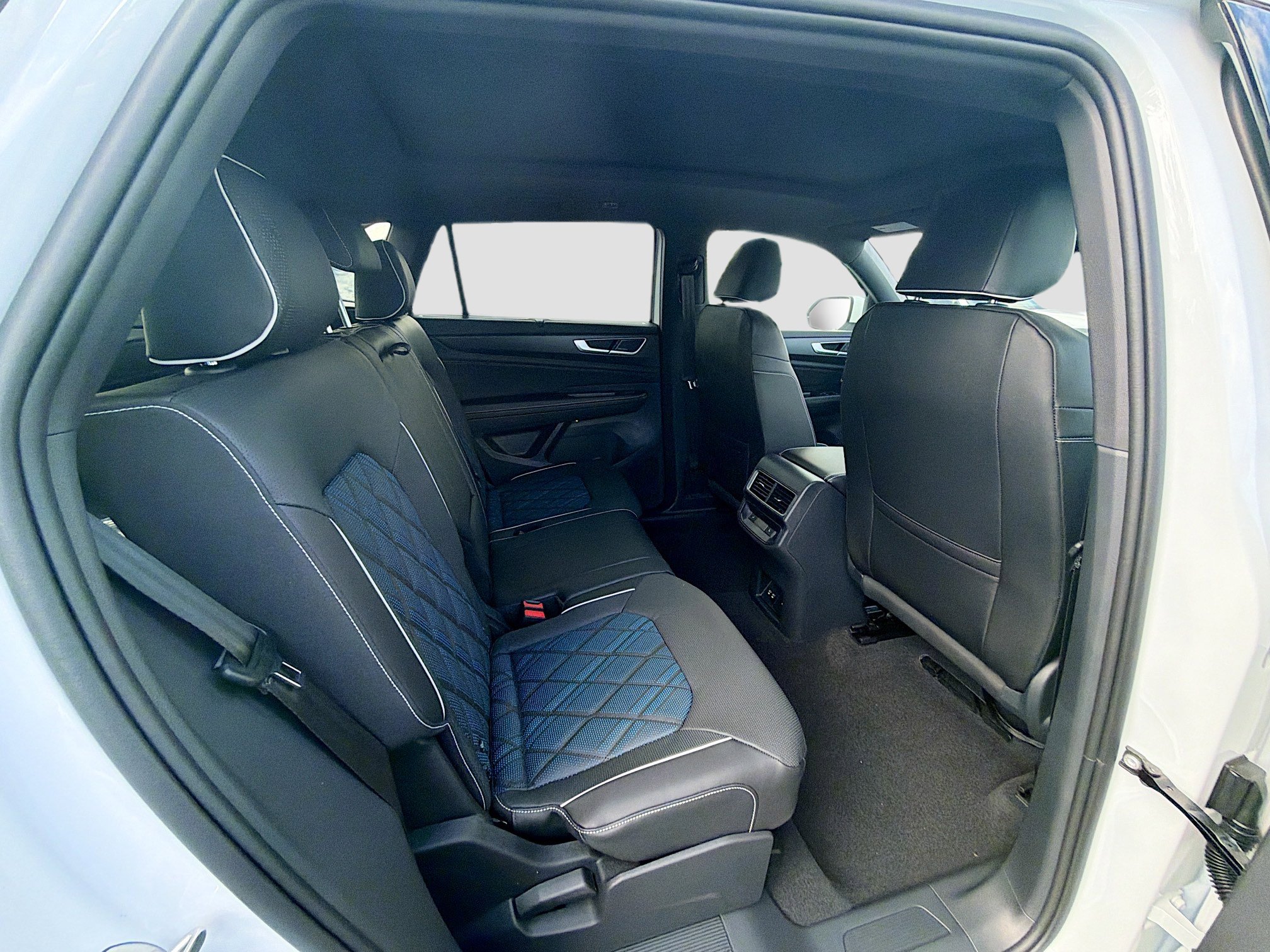 New 2026 Volkswagen Atlas Cross Sport SEL Premium R-Line image 23