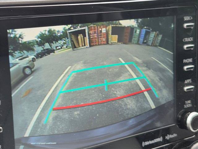 Used 2021 Toyota Highlander XLE FWD image 11