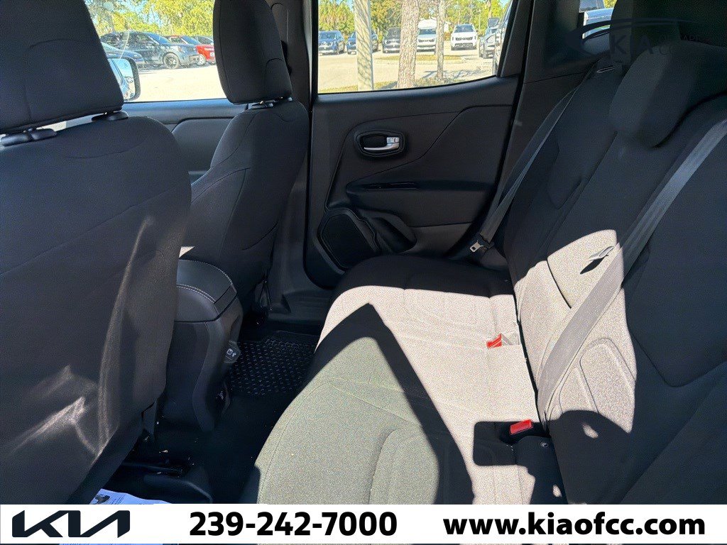 Used 2022 Jeep Renegade Latitude w/ Convenience Group image 5