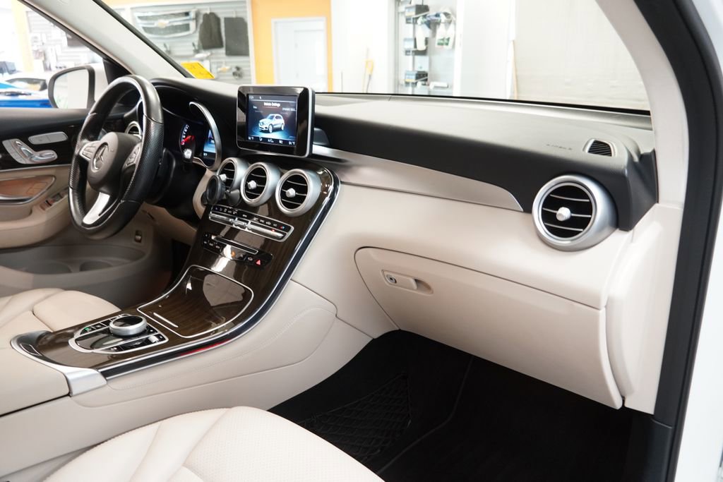 Used 2017 Mercedes-Benz GLC 300 4MATIC image 39