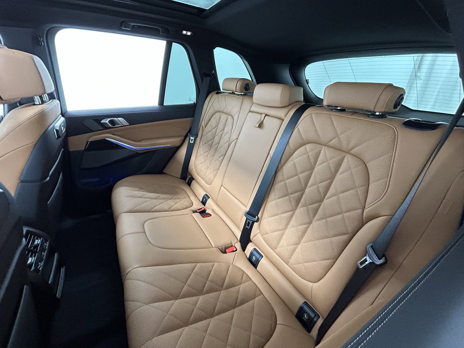 Used 2025 BMW X5 M60i w/ Parking Assistance Package image 33