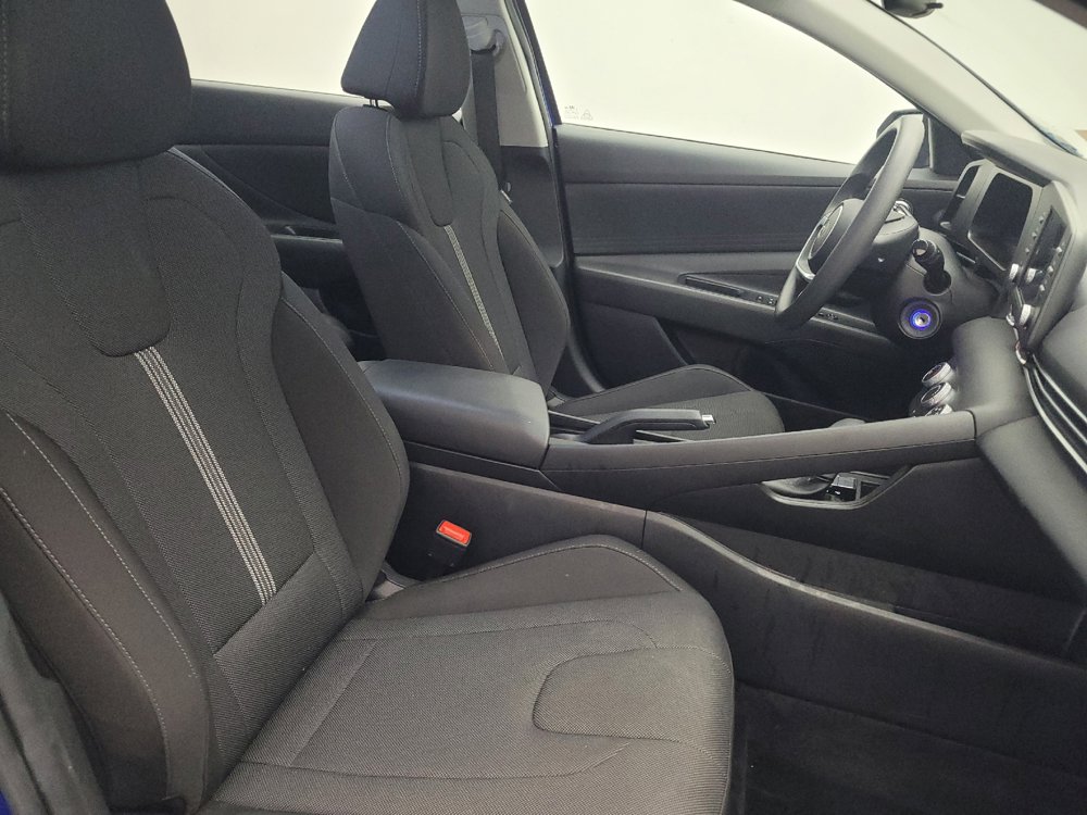 Used 2025 Hyundai Elantra SE FWD image 21