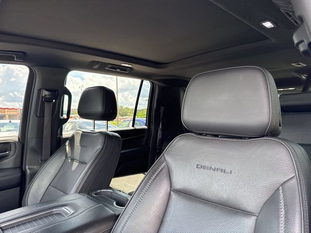 Used 2023 GMC Yukon XL Denali AWD/4WD image 25