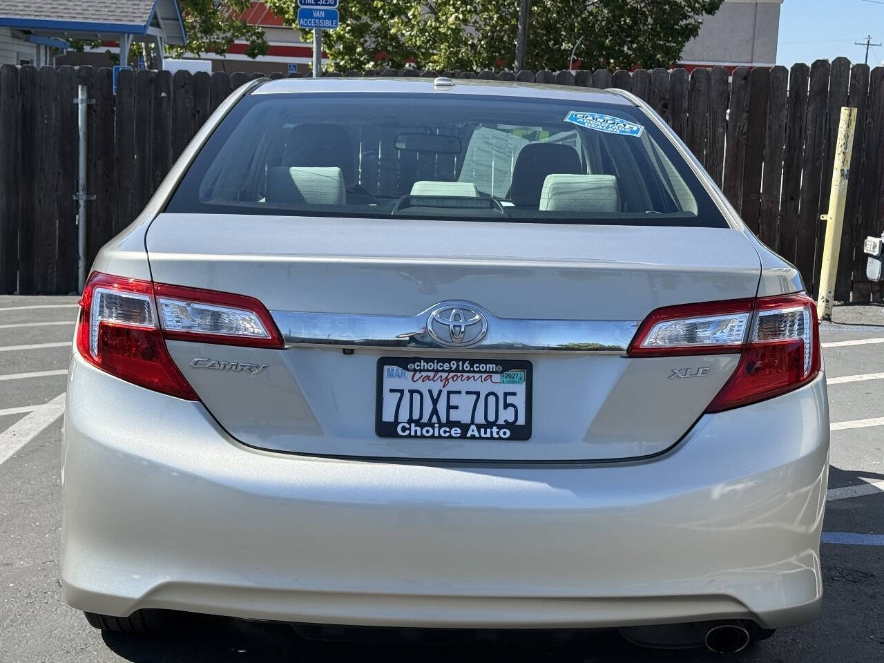 Used 2014 Toyota Camry XLE w/ Convenience Package FWD image 5