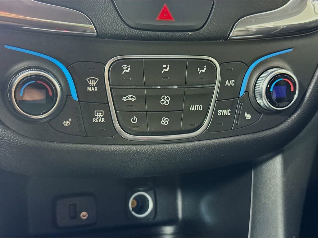 Used 2018 Chevrolet Equinox LT image 17