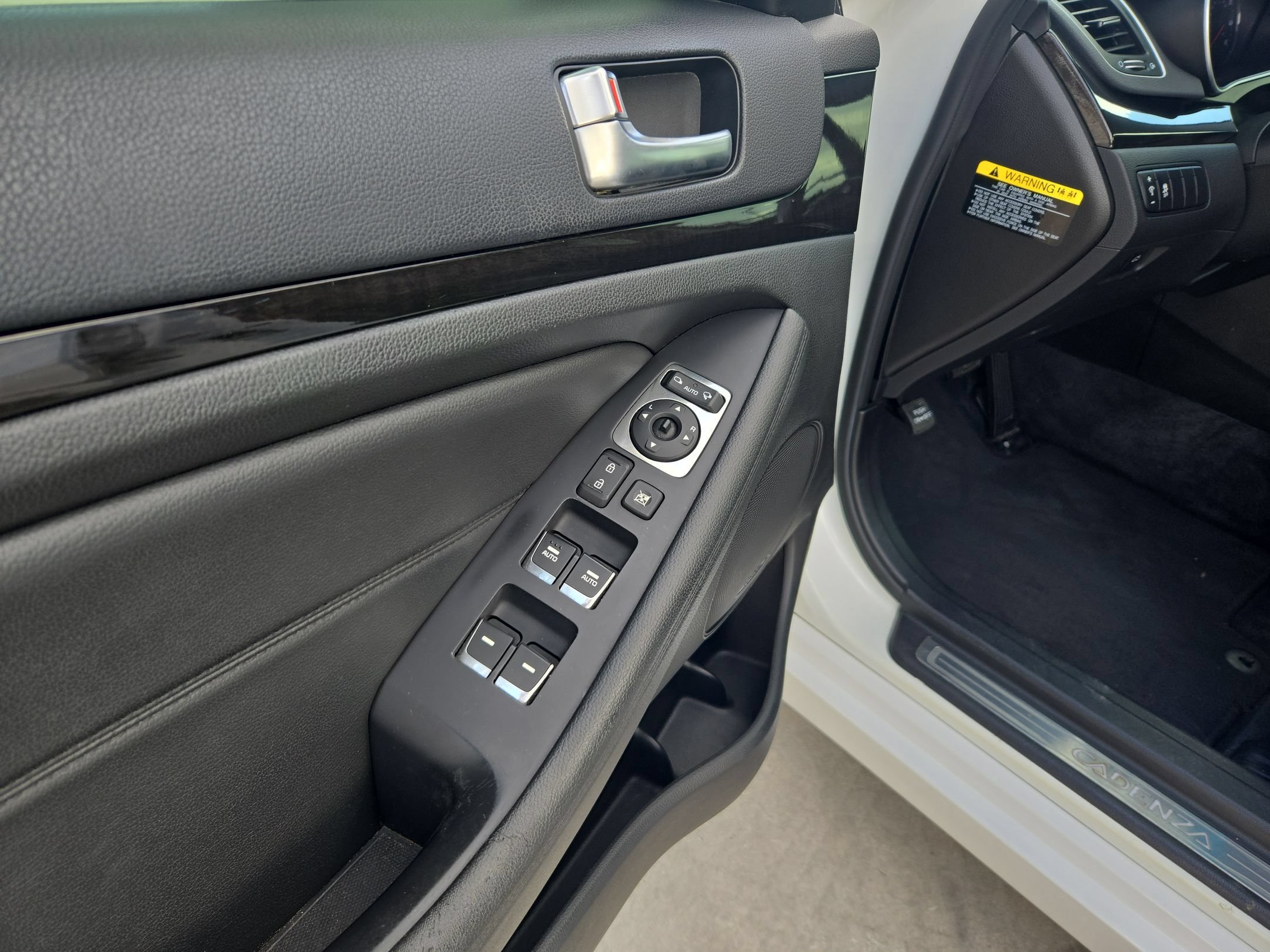 Used 2014 Kia Cadenza Premium FWD image 12