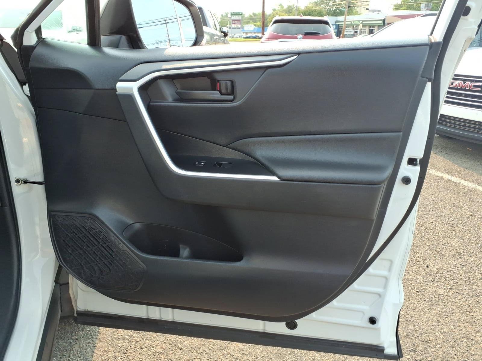 Used 2019 Toyota RAV4 LE w/ All Weather Liner Package AWD/4WD image 29
