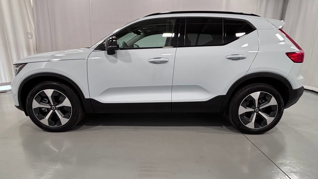 Used 2026 Volvo XC40 B5 Plus w/ Protection Package Premier AWD/4WD image 9