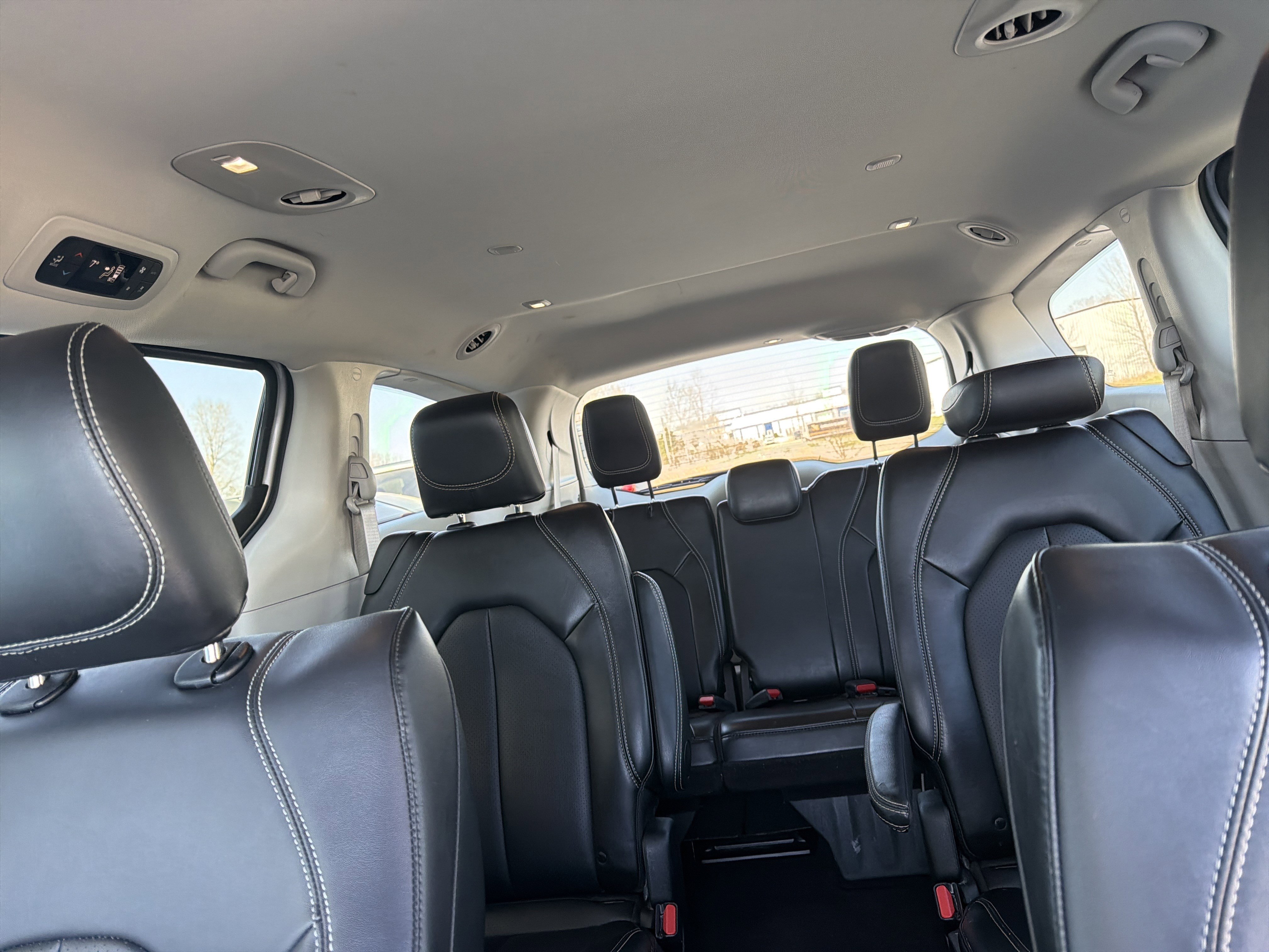 Used 2024 Chrysler Pacifica Touring-L FWD image 43
