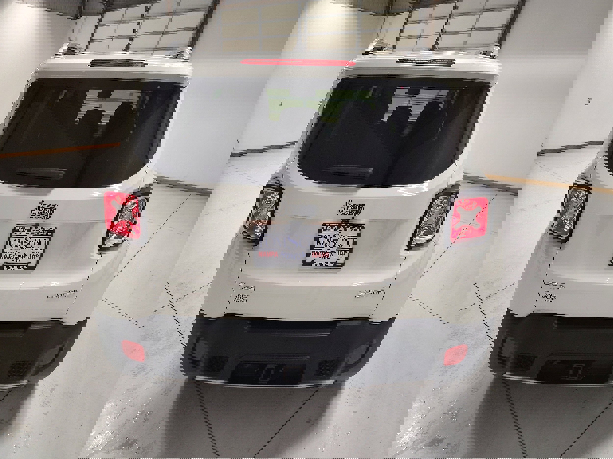 Used 2017 Jeep Renegade Limited image 12