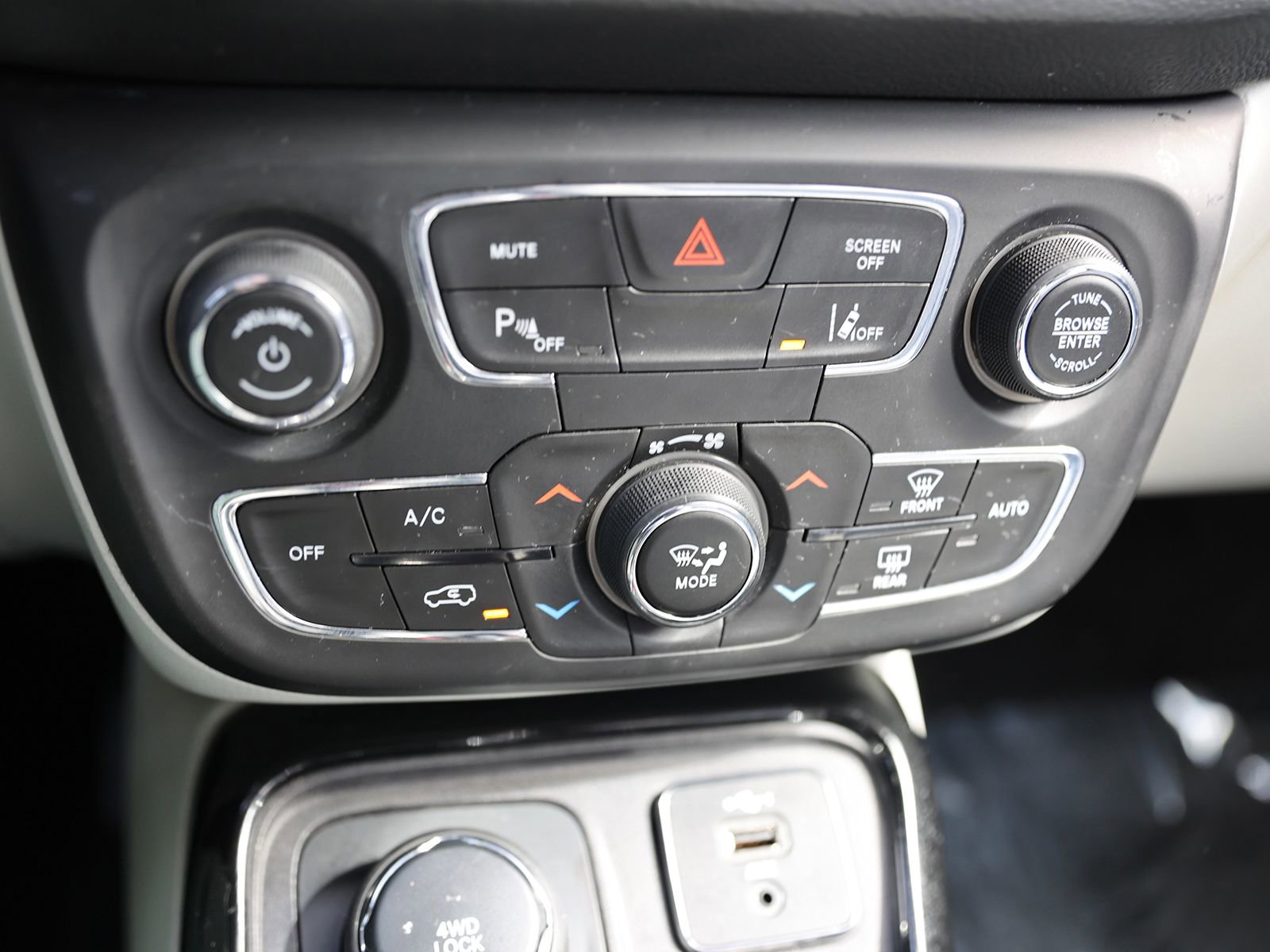 Used 2021 Jeep Compass Limited image 27