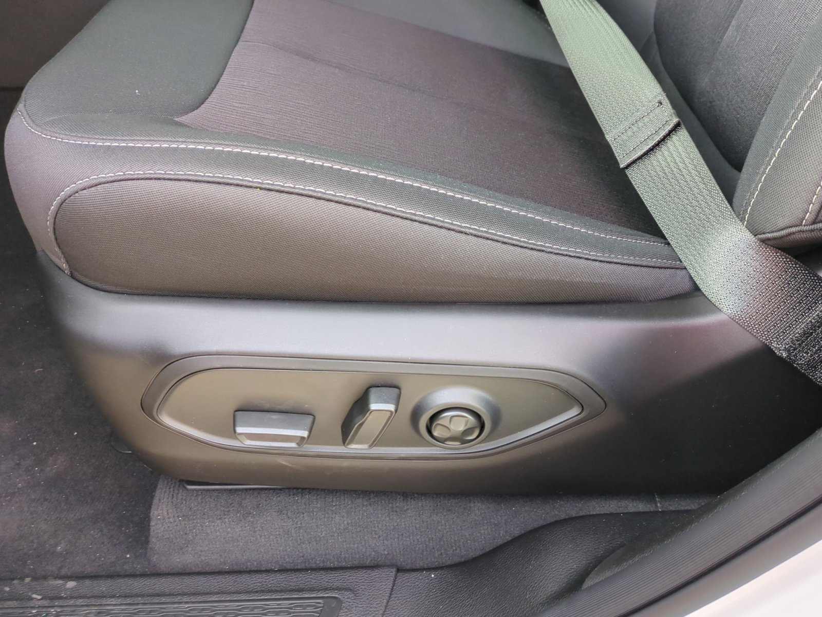 New 2025 Jeep Grand Cherokee Laredo image 14