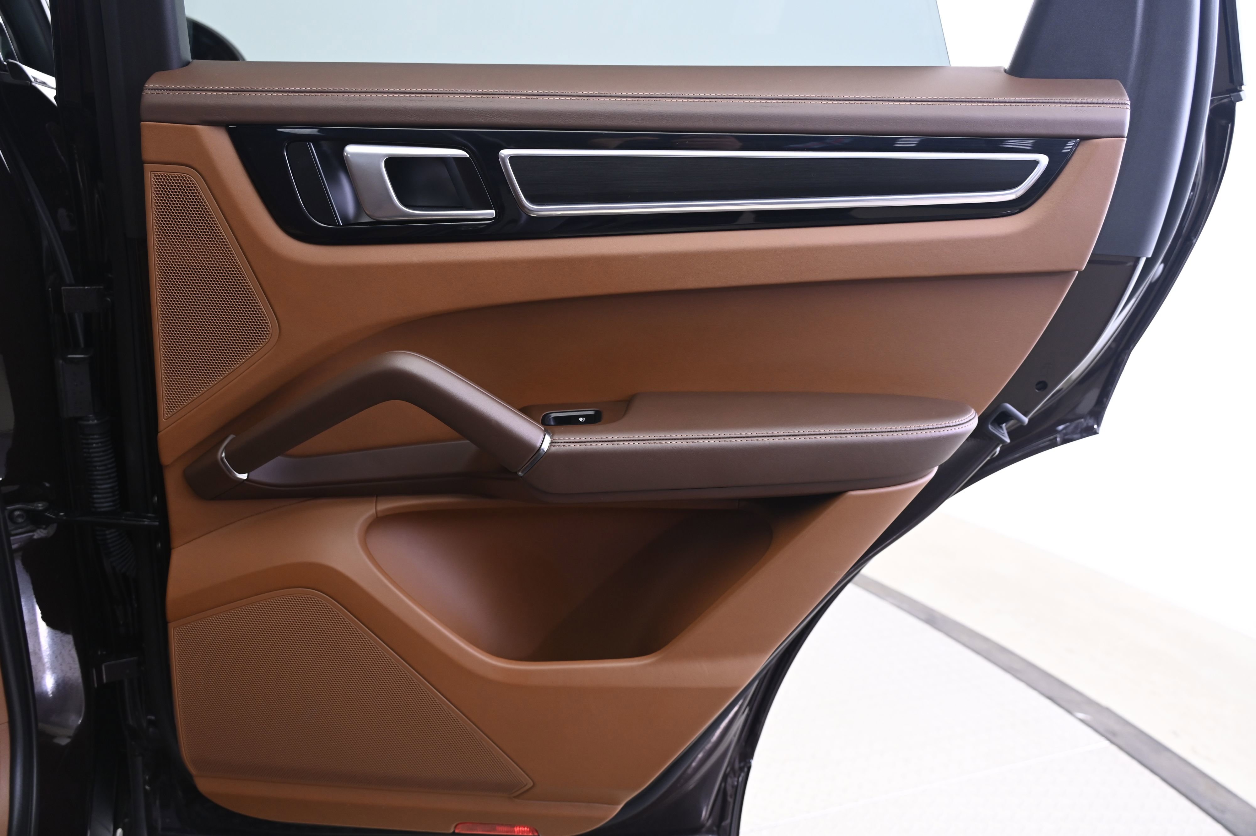 Used 2022 Porsche Cayenne GTS image 16