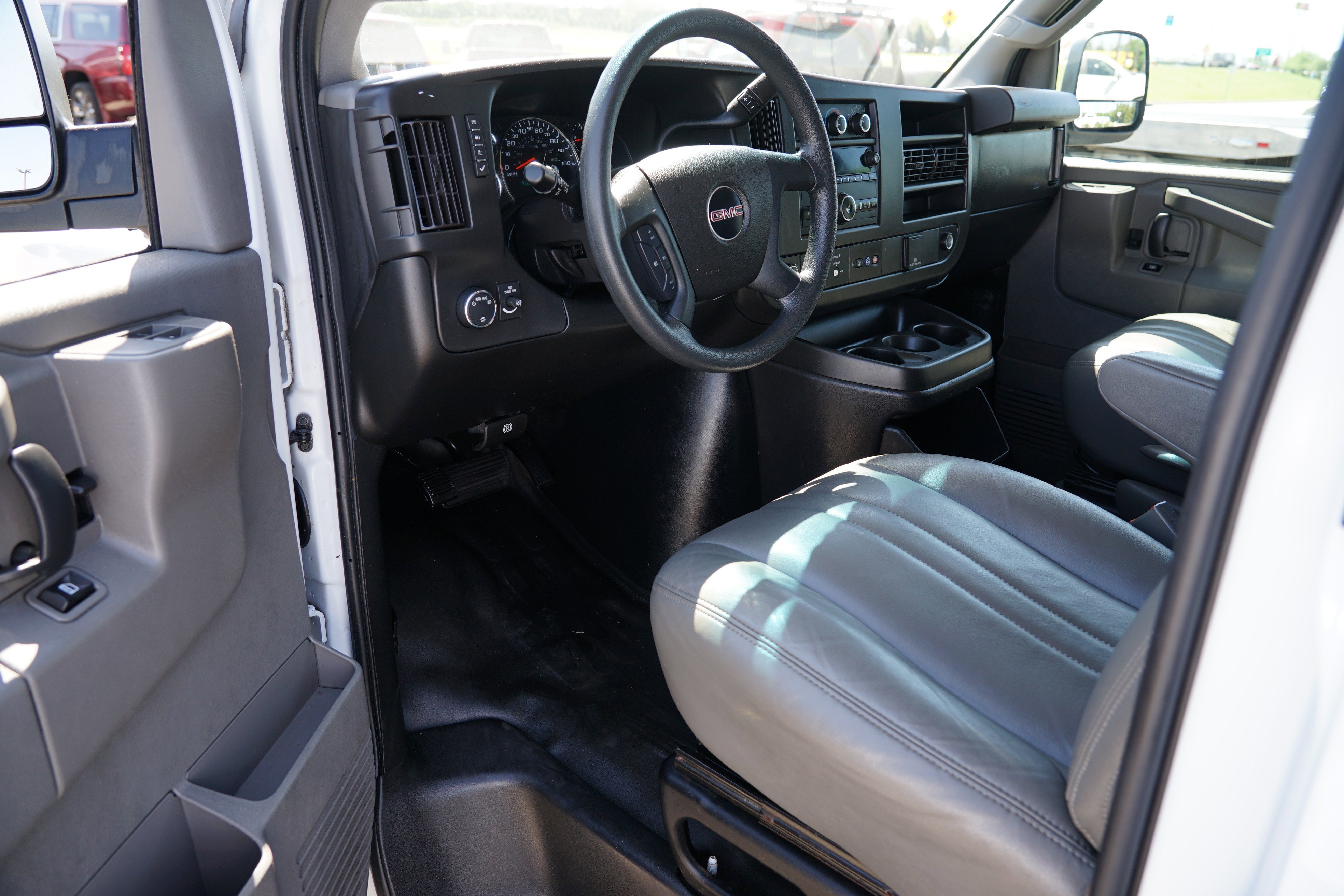 Used 2020 GMC Savana 3500 LS image 12