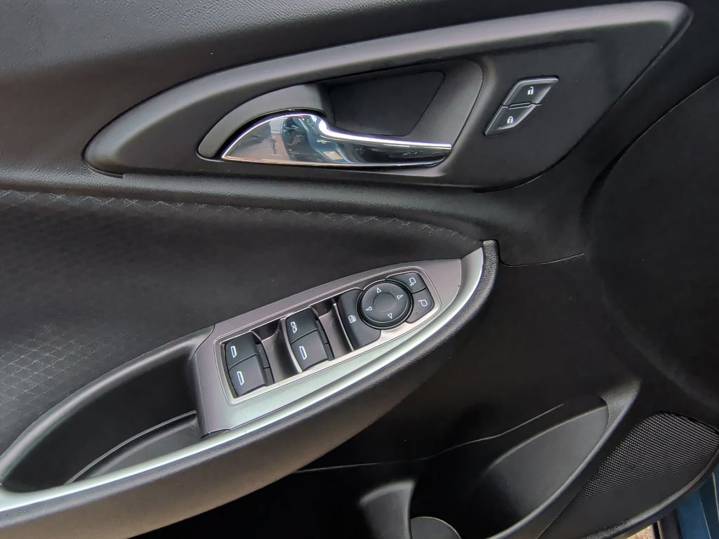 Used 2025 Chevrolet Malibu LT FWD image 11